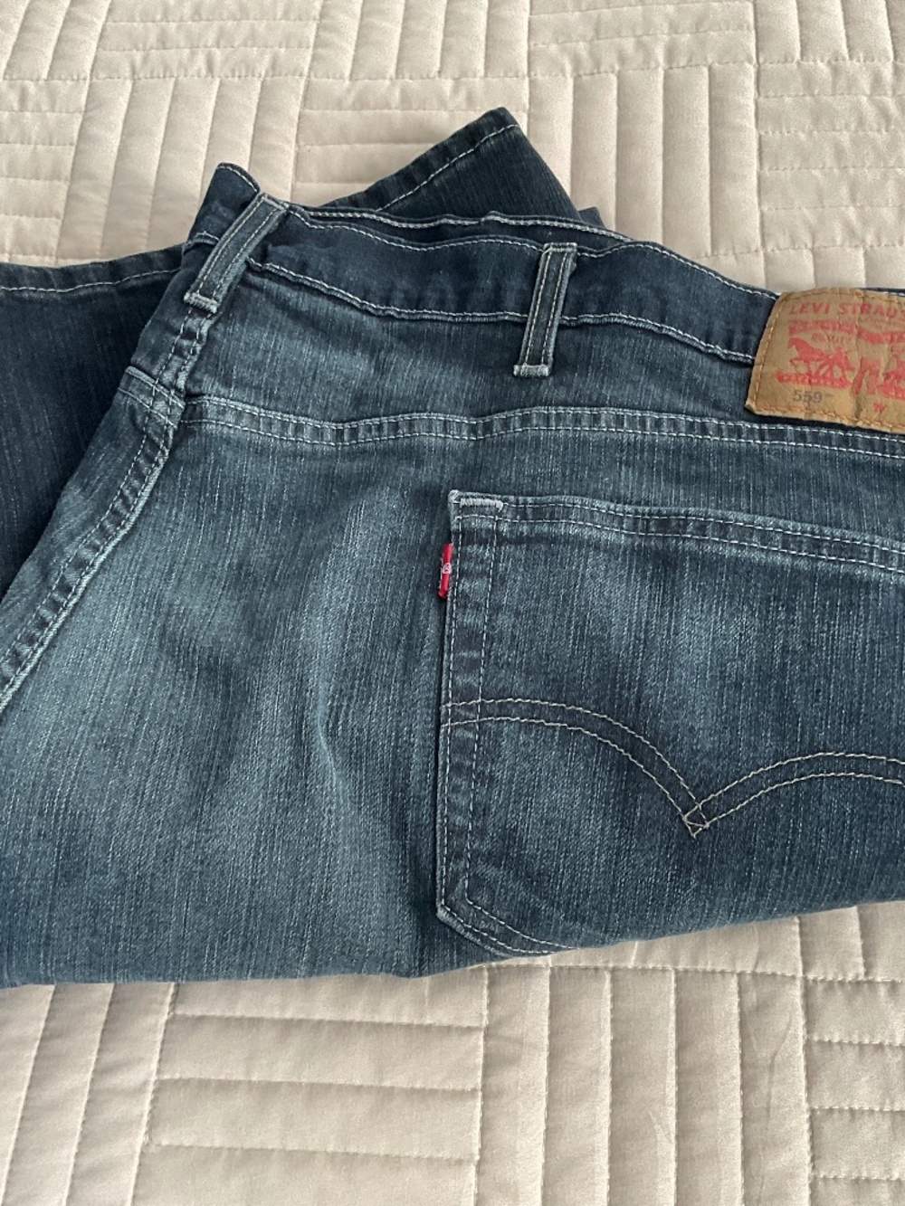 Levi Men’s 559 denim jeans 50 x 29. BIG & TALL